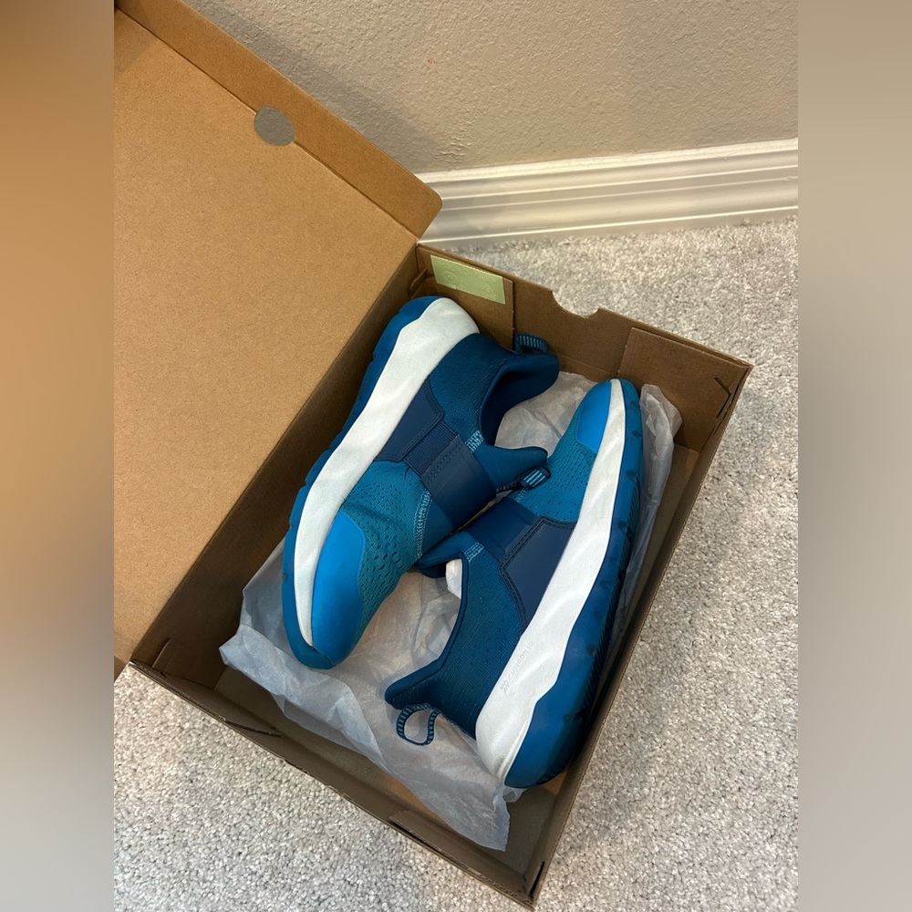 All in Motion Kids Dillon Blue Sneakers, size 3